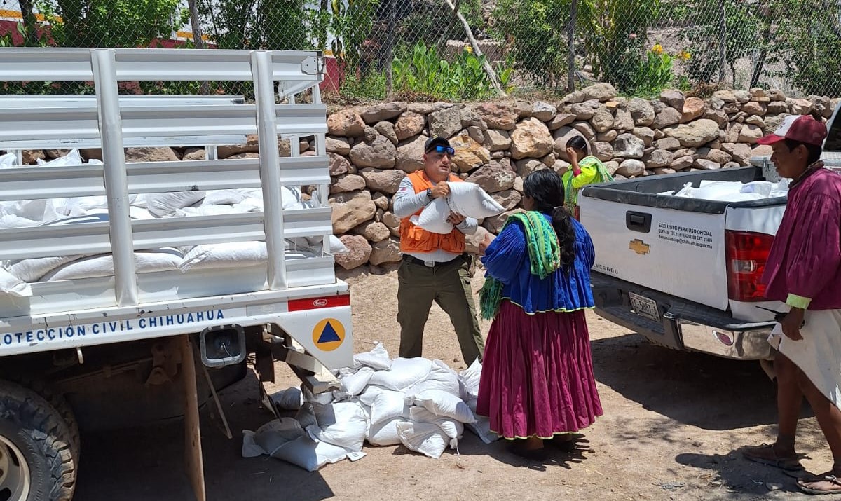 Combate Gobierno sequía con apoyo alimentario para familias de Batopilas